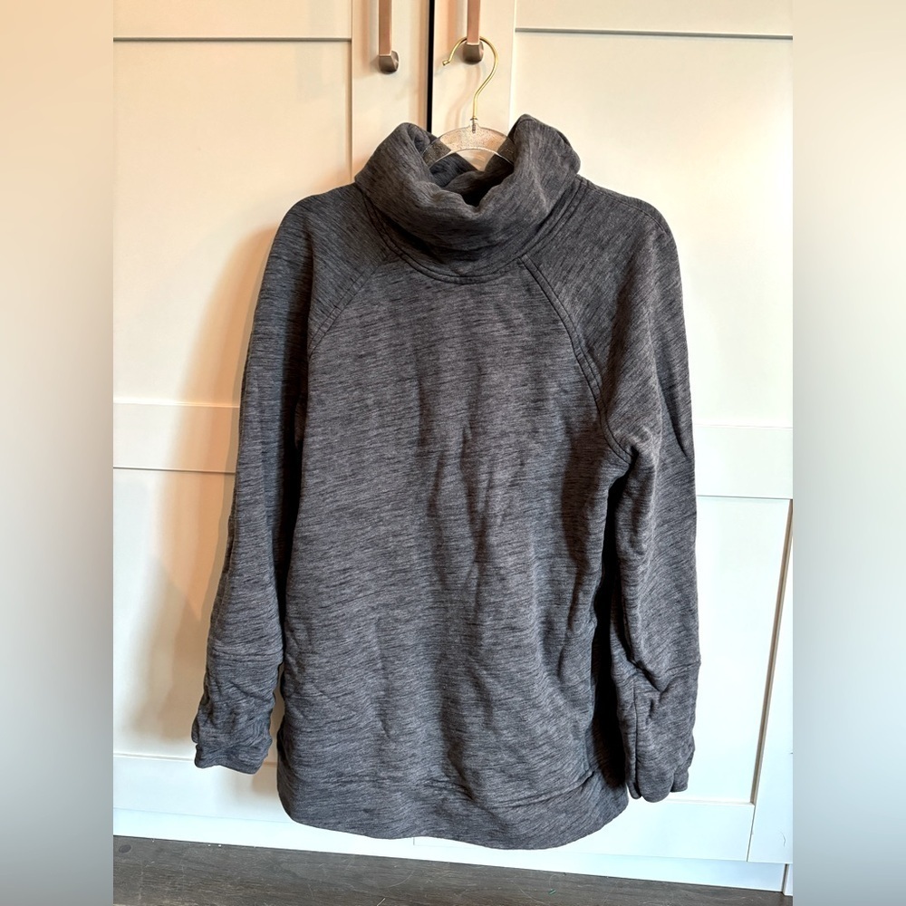 Lululemon Gray Mock Neck Sweatshirt Cozy Casual Athletic Size 8 Minimalist Chic